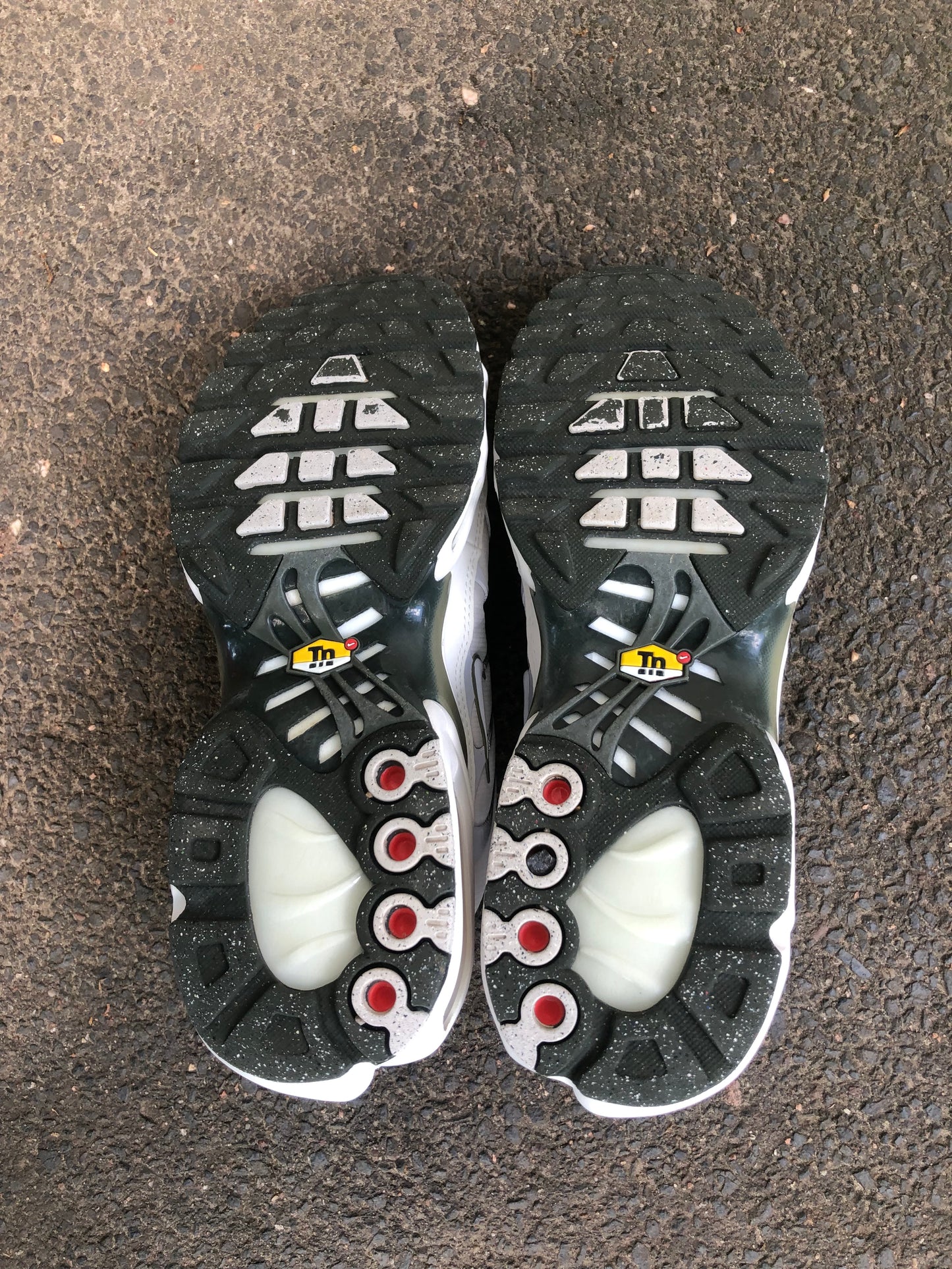 Nike TN OG Olive Schuhe 42