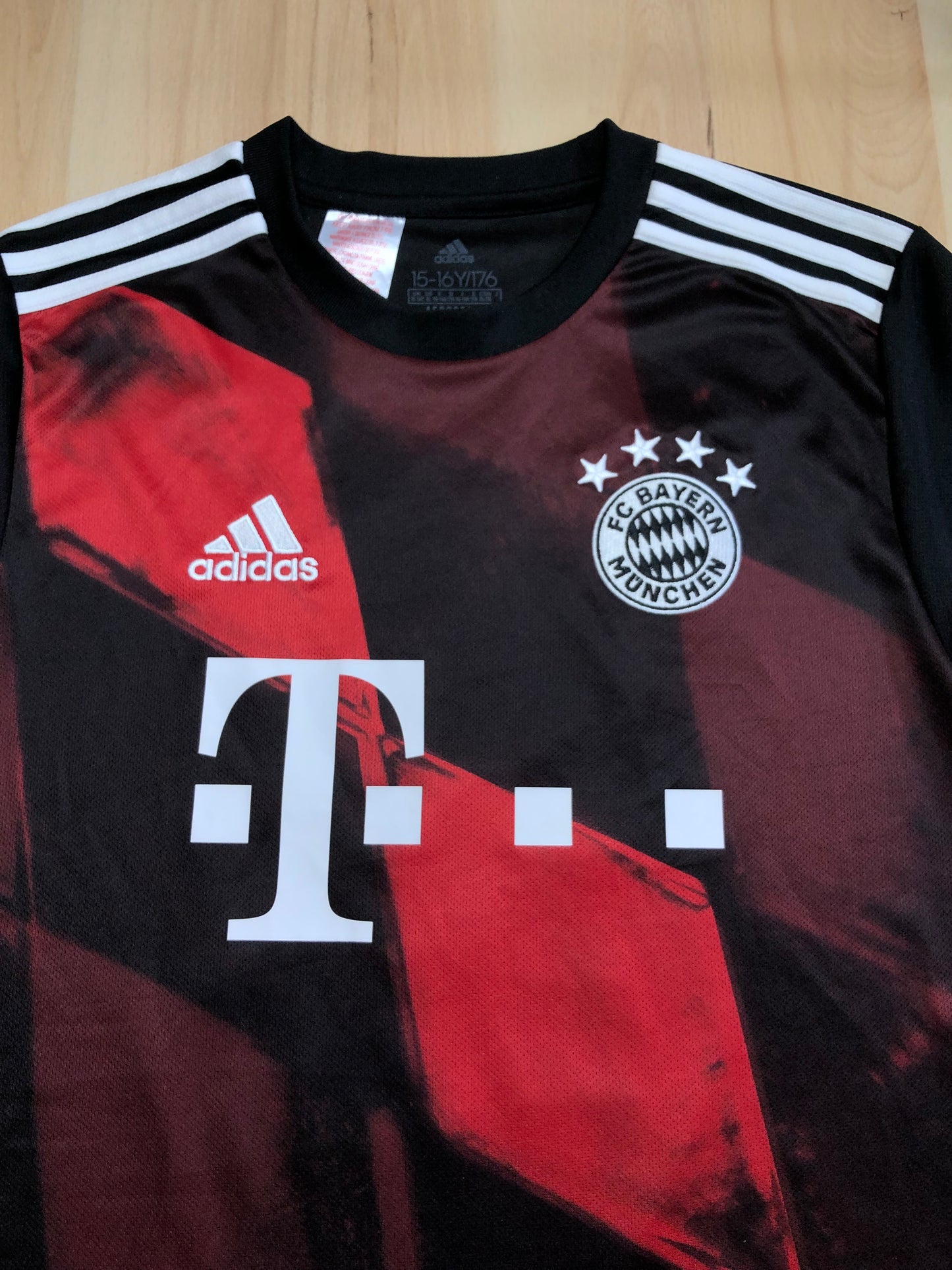 Bayern München Leon Goretzka Trikot Adidas S