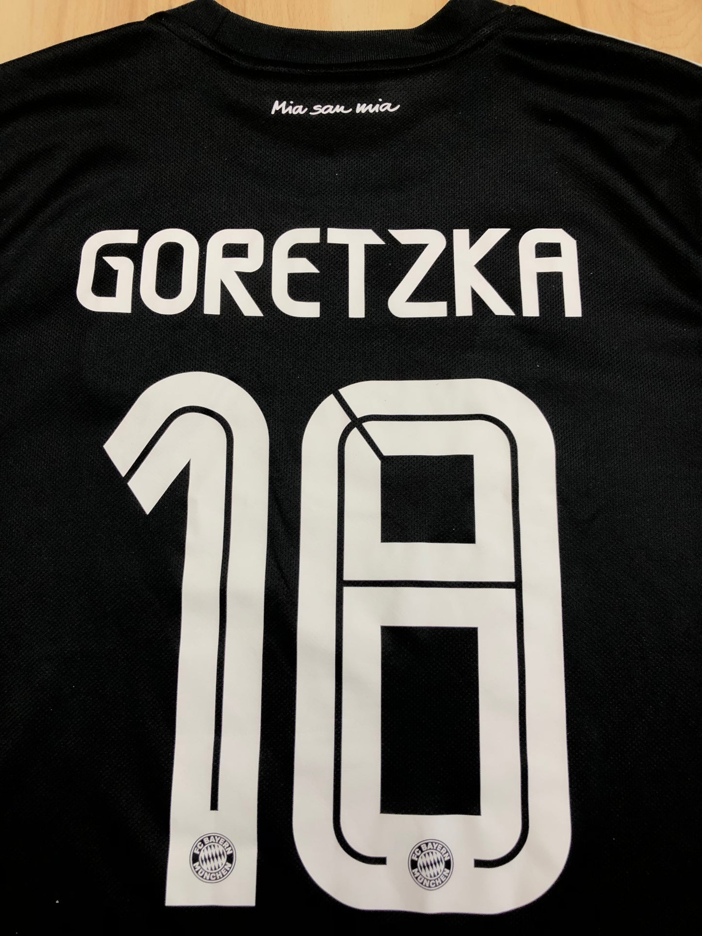 Bayern München Leon Goretzka Trikot Adidas S