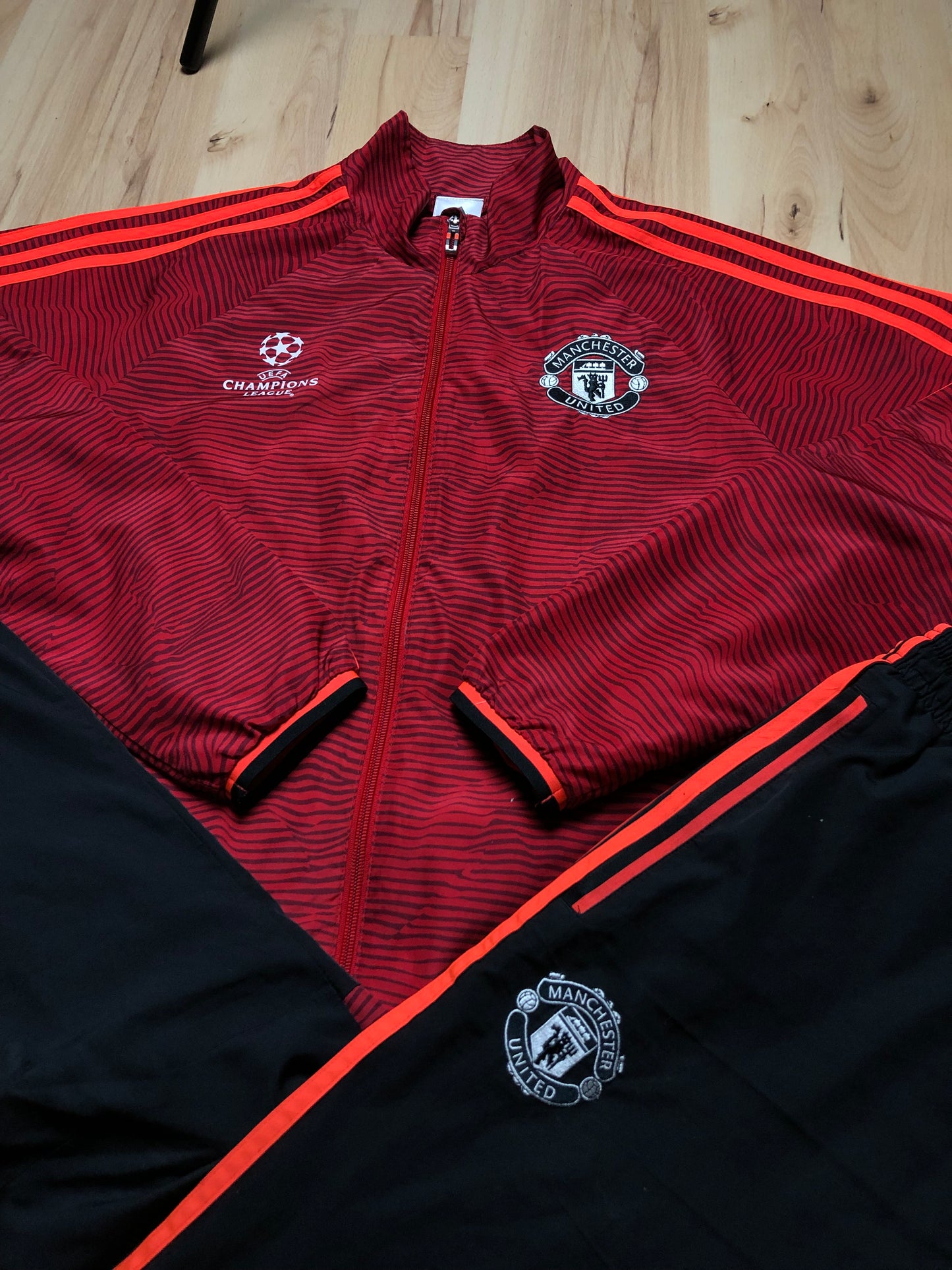 Manchester United Tracksuit Adidas S & M Champions League Edition